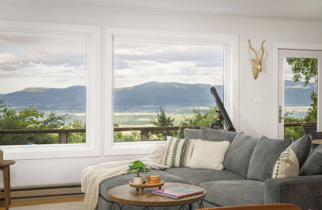 Secluded+Views+Hot Tub+Fire Pit+Dog Friendly