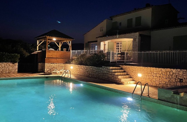 Secluded villa with sea view and large swimming pool