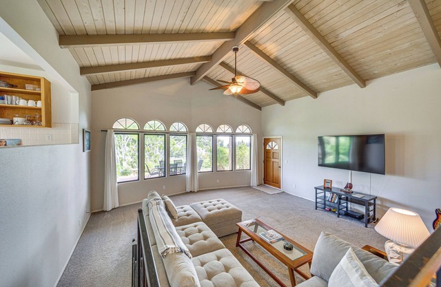 Secluded Waimea Hideaway w/Lanai & Views!