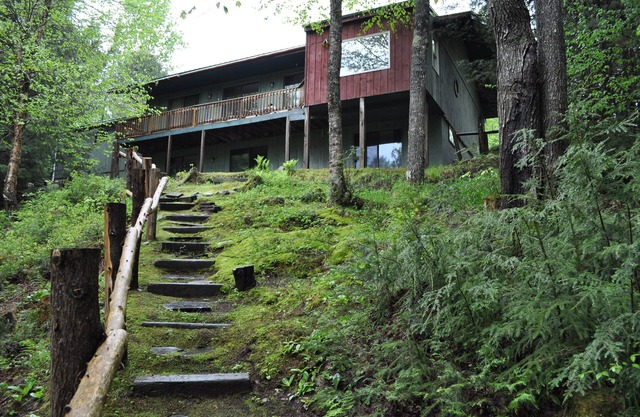 Secluded Waterfront Cottage Walking Distance To Downtown Lake Placid -