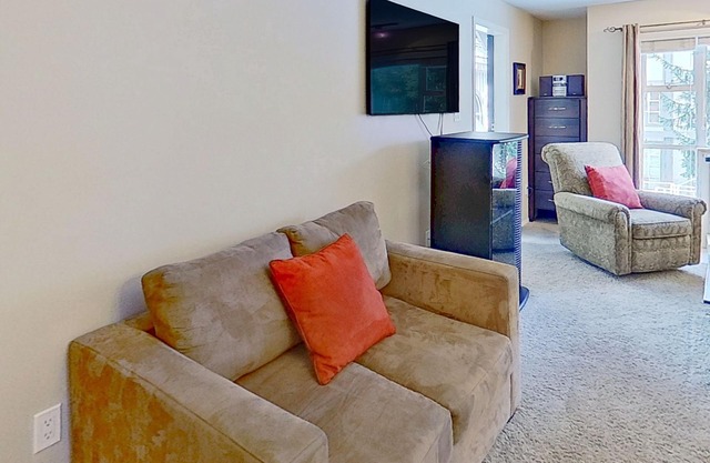 Second-floor 1 bedroom condo steps from the gondola