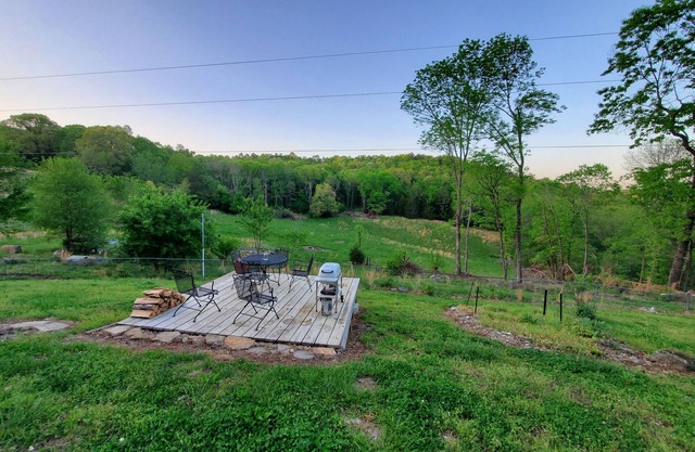 SECRET OASIS in awesome Marshall with AC and high speed fiber optic WiFi!