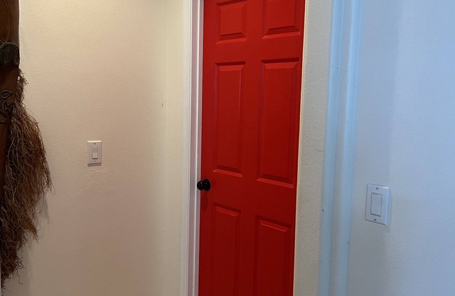 SECRET TREASURE Delightful 3-bedroom estate in Palm Bay with AC, WiFi