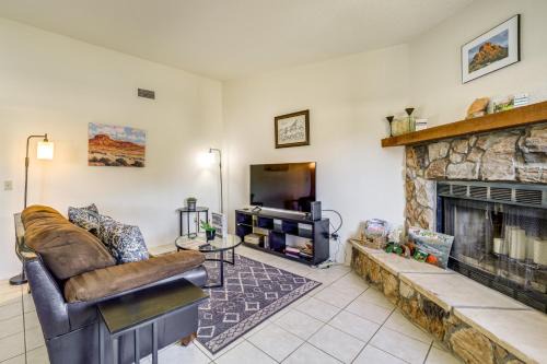 Sedona Condo on Golf Course with Pool Access!