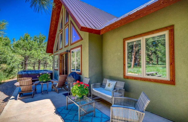 See Fall's Changing Colors! Touch of Green: Pet-Friendly, Hot Tub, Garage, Views of Hatcher Lake