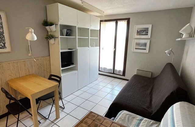 Seignosse Ocean, apartment studio, 200m from the beach and shops, view of the dunes and water.