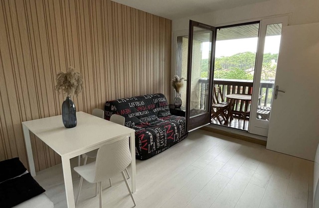Seignosse Ocean, located in a quiet area, apartment with one bedroom, a parking space, close to.