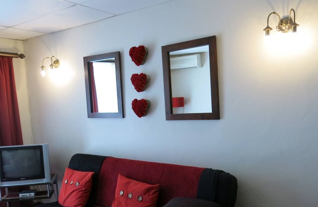 Self Catering (1 Bedroom + sofa bed/full bathroom) ideal for 4 guets - welcome