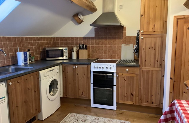 Self catering luxury holiday cottage by Lake Bala. Pet friendly.