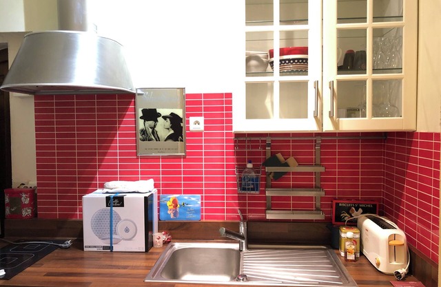 Self-contained apartment in a charming house not far from Paris