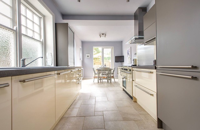 Self contained luxury 2-bedroom self-catering holiday let with private garden