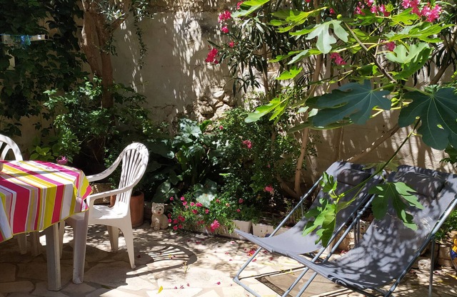 Self-contained studio with terrace on the first floor of a Provencal house