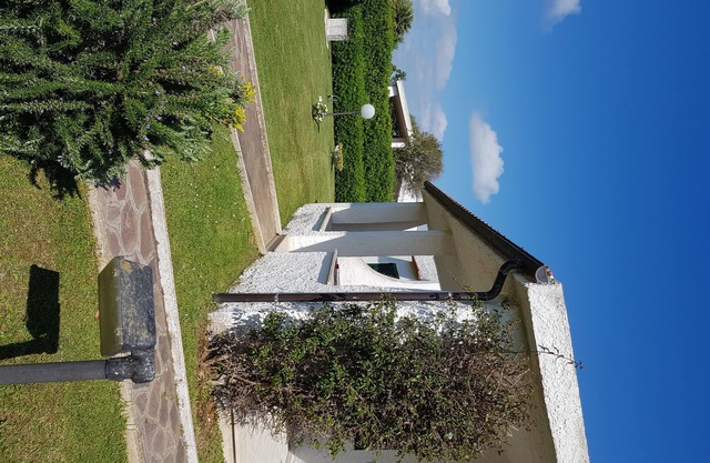 SEMI-DETACHED VILLA FACING THE SEA