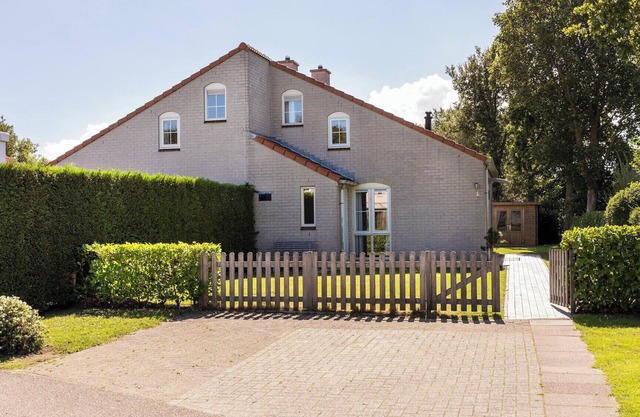 Semi-detached bungalow for 6 persons