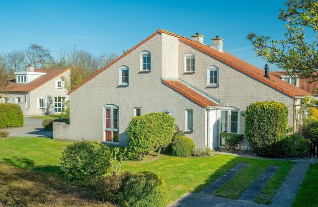 Semi-detached bungalow for 4 persons