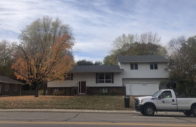 Separate studio with entrance pet friendly close airport mall of America