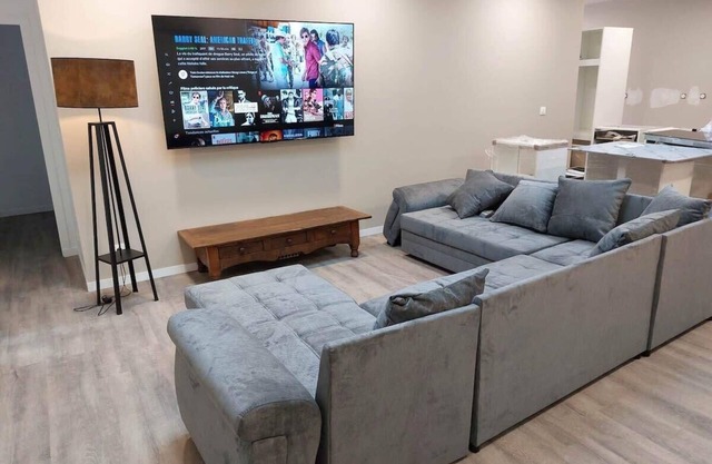 SER LOFT 8 : Grand appartement 8 chambres idéal groupes, pros et familles