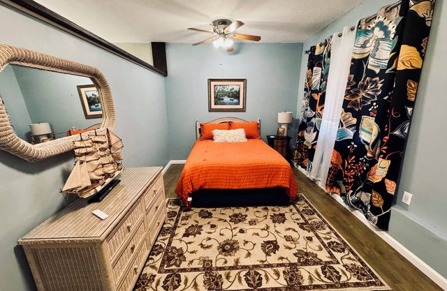 Serene 1 bedroom apt. on Golf course with onsite gym & massage