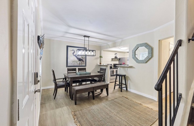 Serene 2-bedroom condo with Pool, Free Parking, Tennis Court