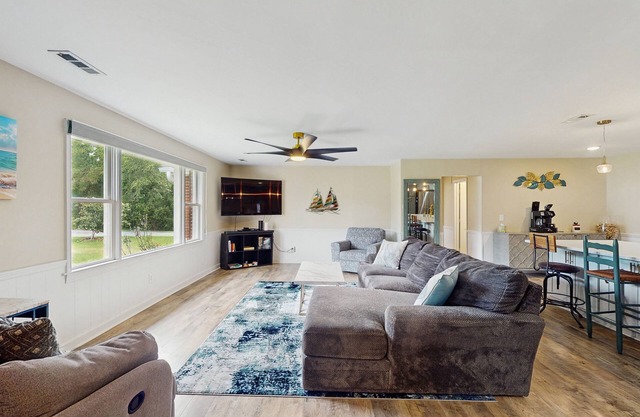 Serene 3BR Waterfront Retreat With A/C, Wifi, Two Kayaks, and Full Kitchen