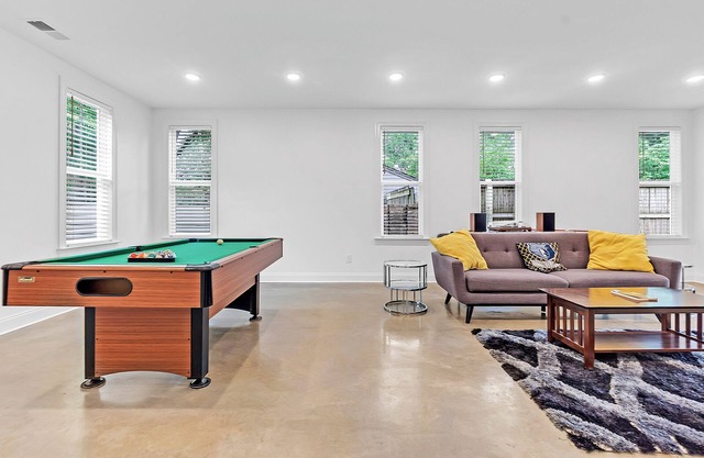 Serene 4-bedroom house with pool backyard oasis