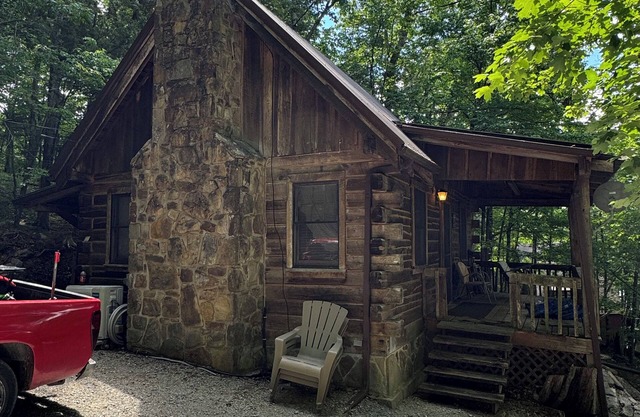 Serene cabin with dock/swim platform in charming Speedwell