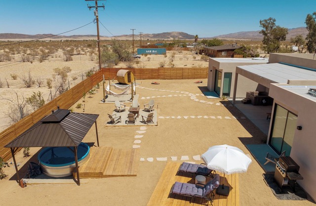 Serene Desert Sanctuary - Pool, Hot Tub, Sauna & More in a Stunning New Home!