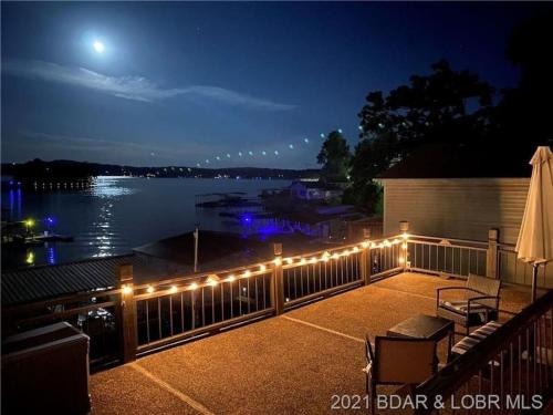 Serene Duplex Lakefront Retreat: sleeps up to 20