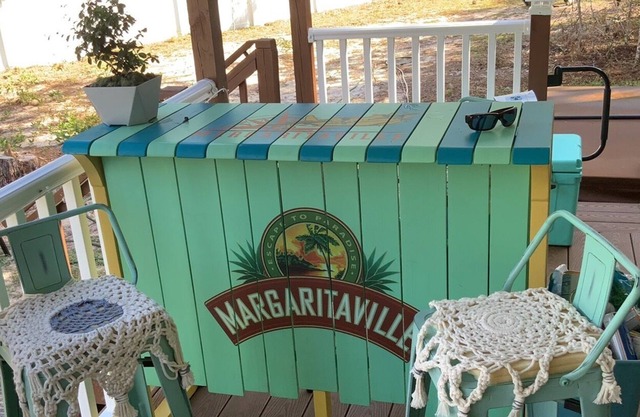 Serene escape close to the gulf where you can swim with manatees scallop or fish