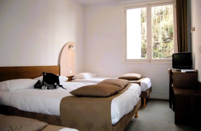 Serene Family Suite with Ample Space & Balcony - Free Parking