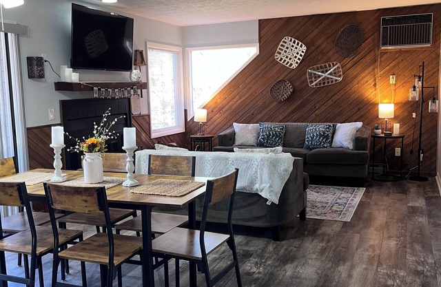 Serene haven "The Nest" in Wintergreen, close to activities and restaurants.