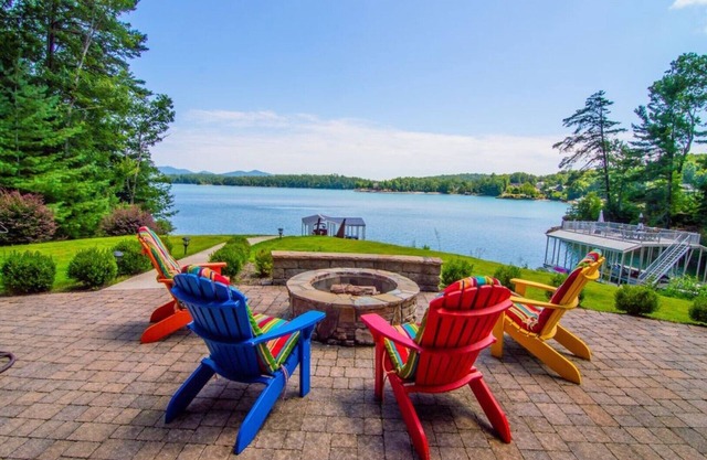 Serene lakefront property on Nottely Lake in North Georgia Mountains