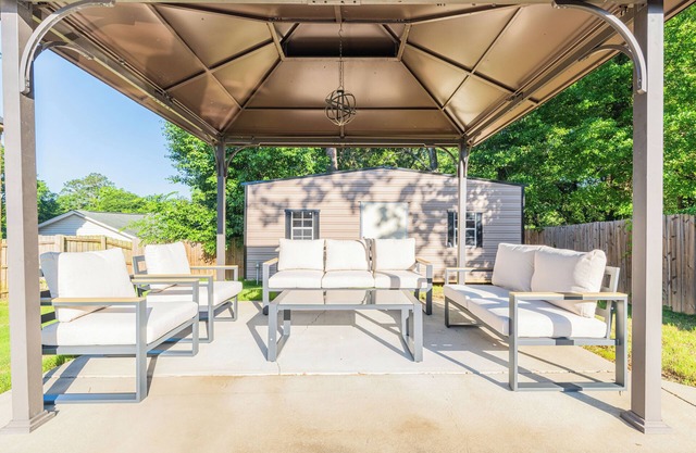 Serene Modern Getaway with Pool&games