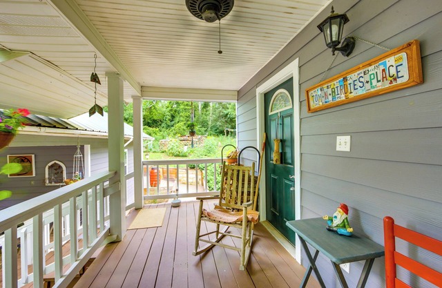 Serene Rusk Escape w/Shared Yard & Fire Pit!