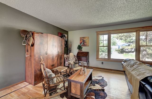 Serene Rustic Haven, Huge Yard & Decks , ZenDen