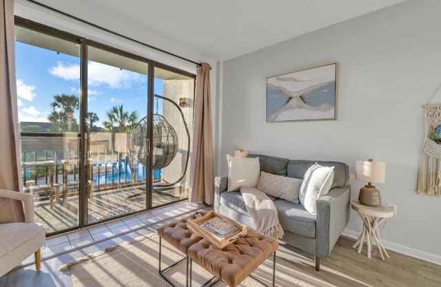 Serene Waterfront Studio Fort Walton Beach Condo