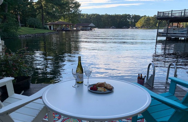 Serenity - Lake Gaston Waterfront Retreat