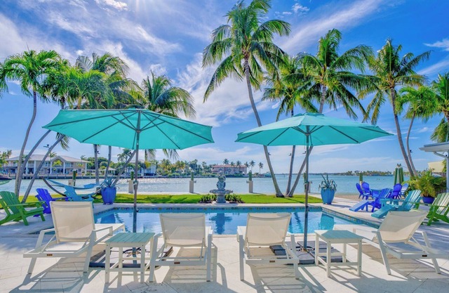 Serenity - Large, Luxurious, Open Water View