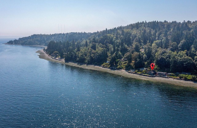 Serenity Sound: Enchanting & tranquil 3-bedroom waterfront escape amazing views