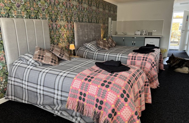 Serviced room for up to 3 Adults