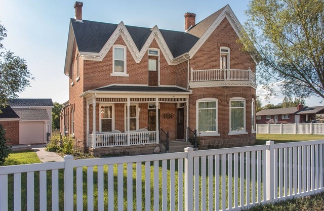 Seven Gables 5 bedroom /4 bathroom sleeps 14 in beds