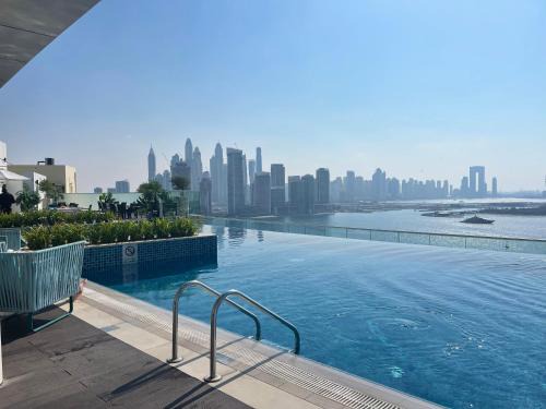 Seven Palm, Private beach, Infinity Pool, High Floor 3BDR