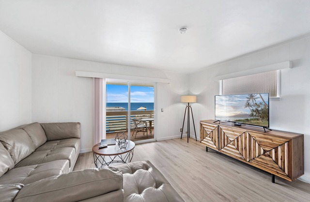 SH 1 Ocean View condo, walk to Main Beach