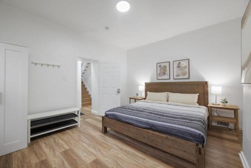 Shadyside, Pittsburgh !D Modern and Bright Private Bedroom with Shared Bathroom