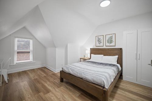 Shadyside, Pittsburgh !G Modern and Bright Private Bedroom with Shared Bathroom