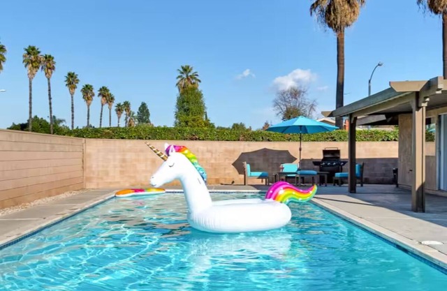 Shalimars Serenity, Spacious Pool, Jacuzzi,Games, Massage Chair, Patio Furniture