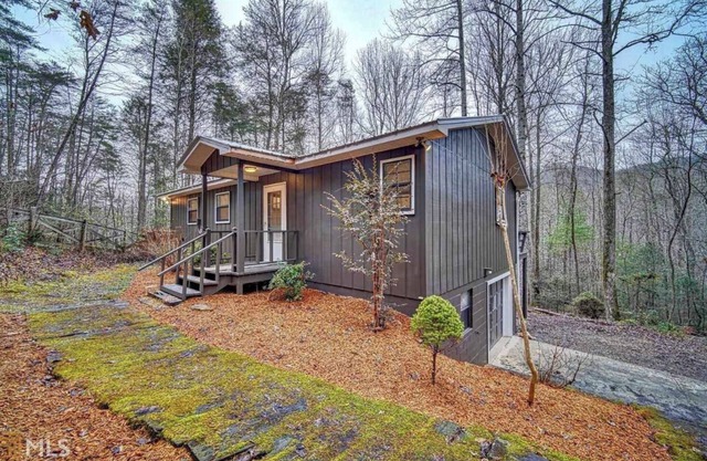 Shangri-La Cabin your mountain top Utopia