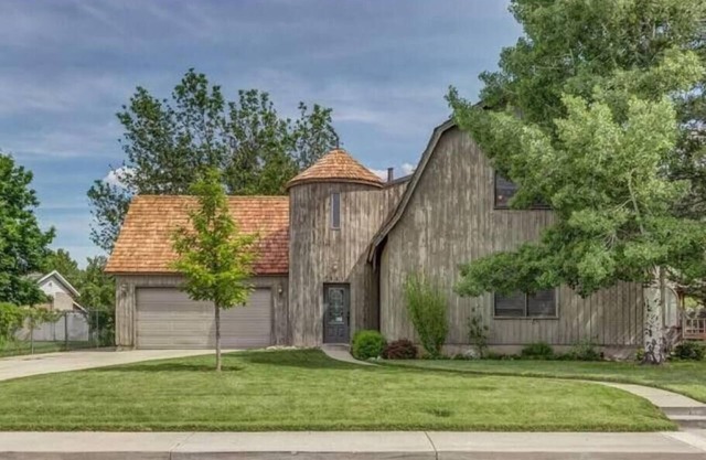 Shared Home - King Suite w/Private Bath & Waffles!