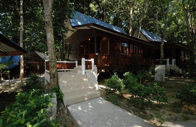 Shari-La Island Resort