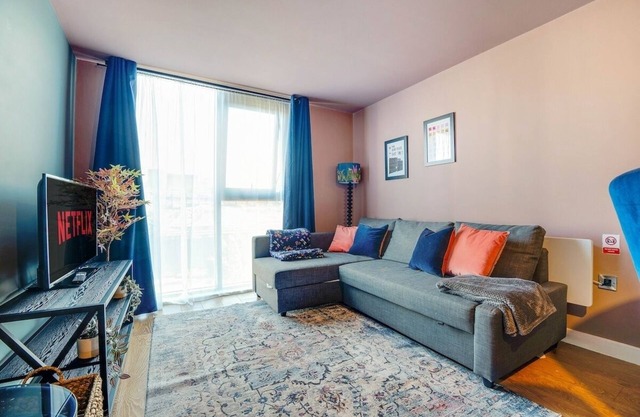 Sheffield 2BR w/Private Parking